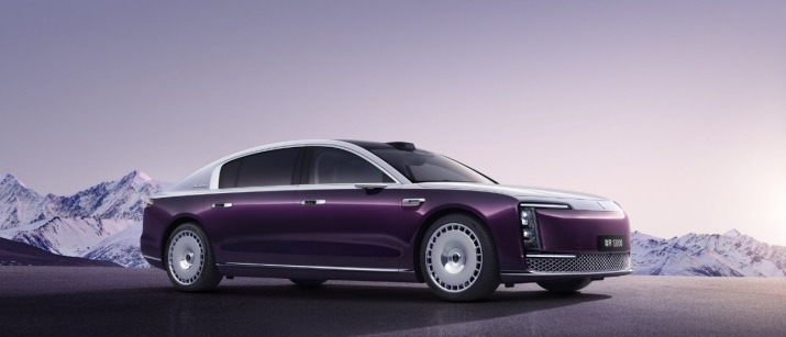 鸿蒙智行尊界 S800荣获1180网年度卓越时代旗舰奖项